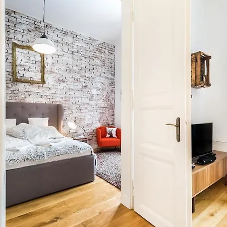 Hip Loft Style Near Vaci Street Apartment *