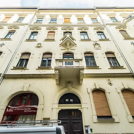 Hip Loft Style Near Vaci Street *