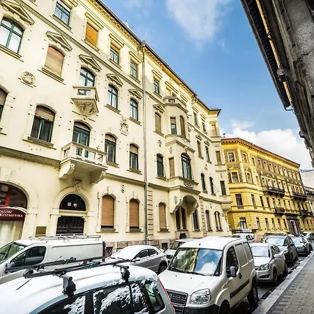 Hip Loft Style Near Vaci Street *