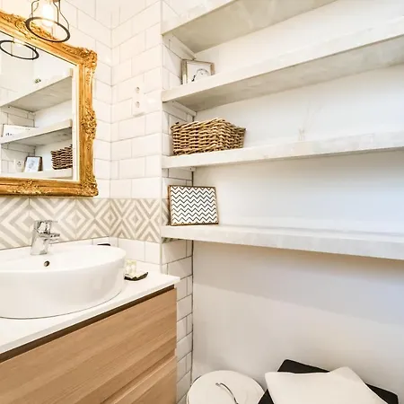Hip Loft Style Near Vaci Street Apartment Budapest