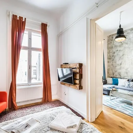 Hip Loft Style Near Vaci Street Apartment *