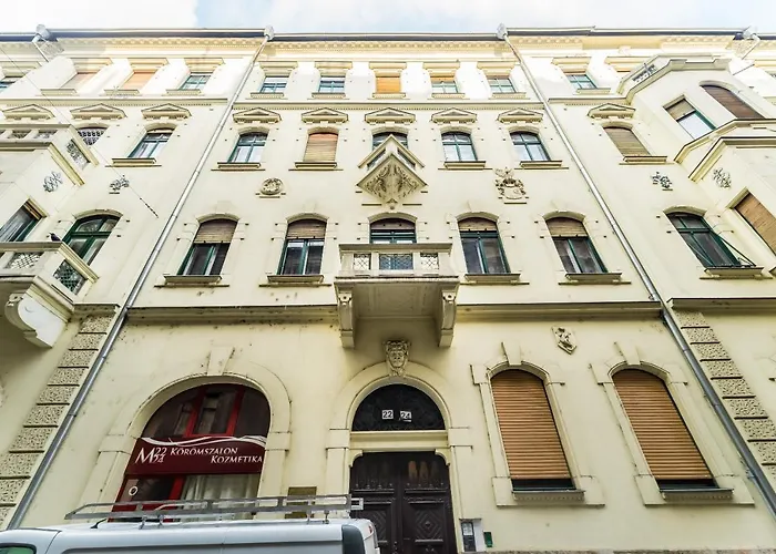 Hip Loft Style Near Vaci Street *