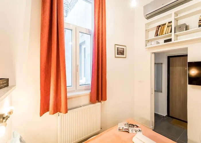 Hip Loft Style Near Vaci Street 아파트