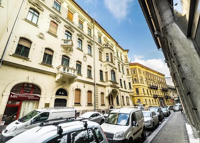 Hip Loft Style Near Vaci Street *